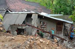 Talut Longsor Timpa Rumah di Prambanan, 3 Lainnya Terancam