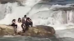 Menegangkan, Pasangan Ini Terjebak di Tengah Sungai Deras saat Foto Pre-Wedding