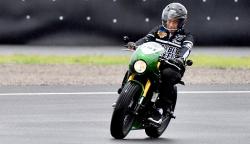 Jajal Sirkuit Mandalika, Helm Presiden Jokowi Jadi Perhatian Ternyata Merek Lokal 