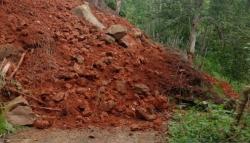 Jalan Utama Tertimbun Longsor, 3 Desa di Cibinong Cianjur Terisolasi