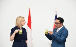 Bertemu Menlu Inggris di Bogor, Ridwan Kamil Suguhkan Es Cendol Elizabeth