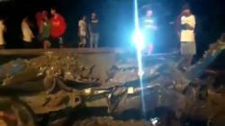 Truk Pasir Tertabrak Kereta di Perlintasan Tanpa Palang Pintu di Haurgeulis Indramayu