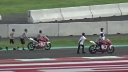 Antre Sejak Pagi, Warga Kecewa Batal Lihat Asia Talent Cup di Sirkuit Mandalika