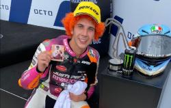 Murid Rossi Ini Pakai Helm Legendaris The Doctor di Hari Terakhir Sang Guru Membalap