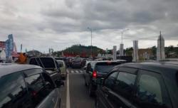 Gagal Masuk Sirkuit Mandalika, Warga Lihat MotoGP Junior dari Bukit hingga Atap Rumah