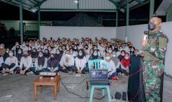 Prajurit TNI Gembleng Wawasan Kebangsaan pada Mahasiswa di Markas Kavaleri  
