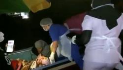 Dramatis, Korban Banjir Sintang Melahirkan di Perahu<