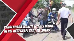 Video Pengendara di Cilegon Wanita Nyaris Jatuh saat Melintas Rel Kereta Api 