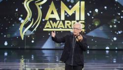 Iwan Fals Raih Penghargaan Lifetime Achievement AMI Awards 2021