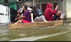 Banjir Rob di Pekalongan Semakin Parah, Puluhan Lansia dan Anak Dievakuasi ke Pengungsian