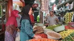 Dampak Cuaca Buruk, Harga Cabai di Pasar Indramayu Naik, Tembus Rp35.000 Per Kg<