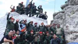 Danjen Kopassus Resmikan Monumen Pisau Komando di Puncak Lalana Gunung Karst Bogor