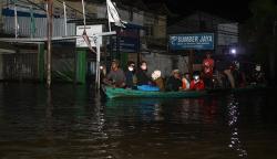 Sintang Gelap Gulita, Listrik Padam Selama Banjir 