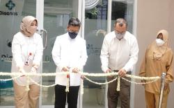 Aa Gym Gunting Pita Grand Launching Diagnos Laboratorium di Kota Bandung