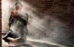 Tawasul, Arti, Jenis-Jenis Tawasul dan Keutamaannya