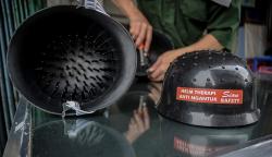 Helm Terapi Anti Ngantuk Berisi 76 Duri untuk Melancarkan Peredaran Darah