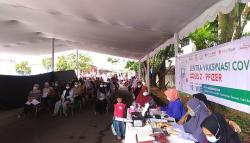 Vaksinasi Massal oleh Lotte Mart dan MNC Peduli, Warga Bandung Antusias 