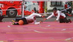 Serunya Penyandang Tunanetra Bermain Sepak Bola di Semarang