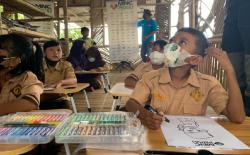 Warga Antusias Sambut Bantuan MNC Peduli di Taman Baca Kampung Sembilangan Bekasi