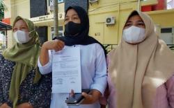 Mata Berkaca-Kaca, Tiga Perempuan Datangi Propam Polda Sumsel Minta Keadilan<