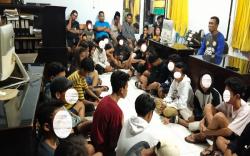 Sering Adu Bacok, 2 Geng Remaja Terkenal di  Dompu Ditangkap lalu Diceramahi