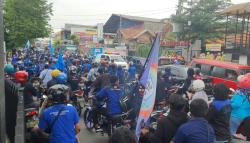 Gagal Bertemu Bupati, Ribuan Buruh Purwakarta Kembali Aksi Tuntut Kenaikan Upah