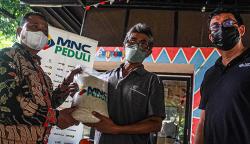 MNC Peduli Berbagi Ratusan Paket Beras untuk Difabel dan Lansia Petojo Utara
