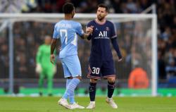 Detik-detik Lionel Messi Bikin Malu Raheem Sterling, Magis Alien Buat Netizen Terpana