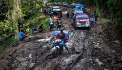 Begini Perjuangan Tukang Ojek Seko Sulsel Melewati Jalan Terjal dan Berlumpur