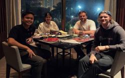 Bertemu Antonsen, Anthony Ginting Ditemani Perempuan Cantik, Siapa Dia?<
