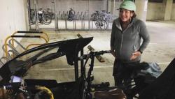 Wow, Anggota Parlemen Ini Naik Sepeda ke RS untuk Melahirkan