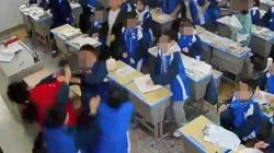 Heboh Siswa SMA Hadiahi Bogem Mentah ke Guru Perempuan di Kelas