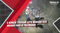 Video 5 Remaja Terekam CCTV Mencuri Besi Mainan PAUD di Palembang<