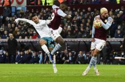 Man City Taklukkan Aston Villa, Steven Gerrard Rasakan Kekalahan Pertama di Liga Inggris
