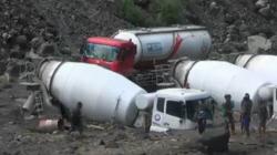 Sejumlah Truk Terjebak Banjir Lahar Gunung Merapi di Sungai Senowo Magelang 