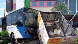 Bus Transjakarta Tabrak Pos Polisi di PGC, Ternyata Ini Penyebabnya