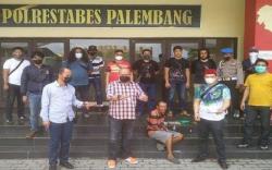 Pria Palembang Ditangkap karena Buat Ekstasi dari Obat Sakit Kepala dan Gandum <