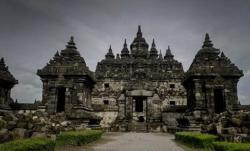 Asal Usul Pramodhawardhani Penguasa Perempuan Pertama Kerajaan Mataram Kuno<