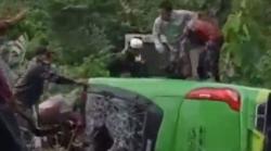 Diduga Rem Blong, Mikrobus Angkut Rombongan Santri Terjun ke Jurang di Tegal 