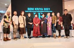 Generasi Milenial Kini Melirik Fashion Berbahan Kain Tradisional 