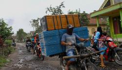 2.004 Orang Mengungsi akibat Erupsi Gunung Semeru, Tersebar di 19 Titik<