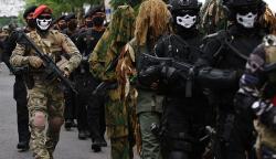 Peringatan Hari Armada, Prajurit TNI AL Defile Pasukan di Jalan Tunjungan