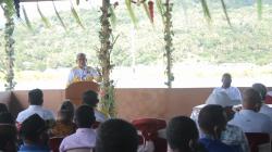 Bupati Maluku Tenggara Bagi-bagikan Mobil Pikap dan Speedboat ke Warga