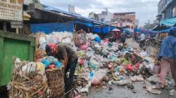 Sampah di Pasar Pangkalan Brandan Dibiarkan Menumpuk selama 2 Minggu
