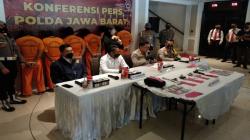 Polda Jabar Tangkap 7 Perampok Bank Maybank Karawang, Empat Buron<