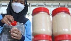 Pelajar SMK Belajar Membuat Jahe Merah Instan