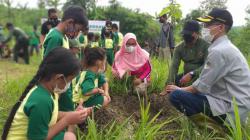 Perhutani Surakarta Gelar Penanaman Pohon di Embung Pincil Sragen 