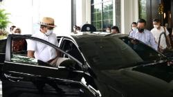 Ridwan Kamil Jadi Sopir Pribadi Sri Sultan HB X dan GKR Hemas Bernostalgia di Bandung<