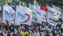 UMP Tahun 2022 Dinilai Rendah, Puluhan Ribu Buruh Kompak Unjuk Rasa