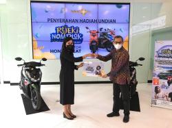 MNC Life Serahkan Hadiah Motor Undian Rezeki Nomplok Periode 1 kepada Nasabah  